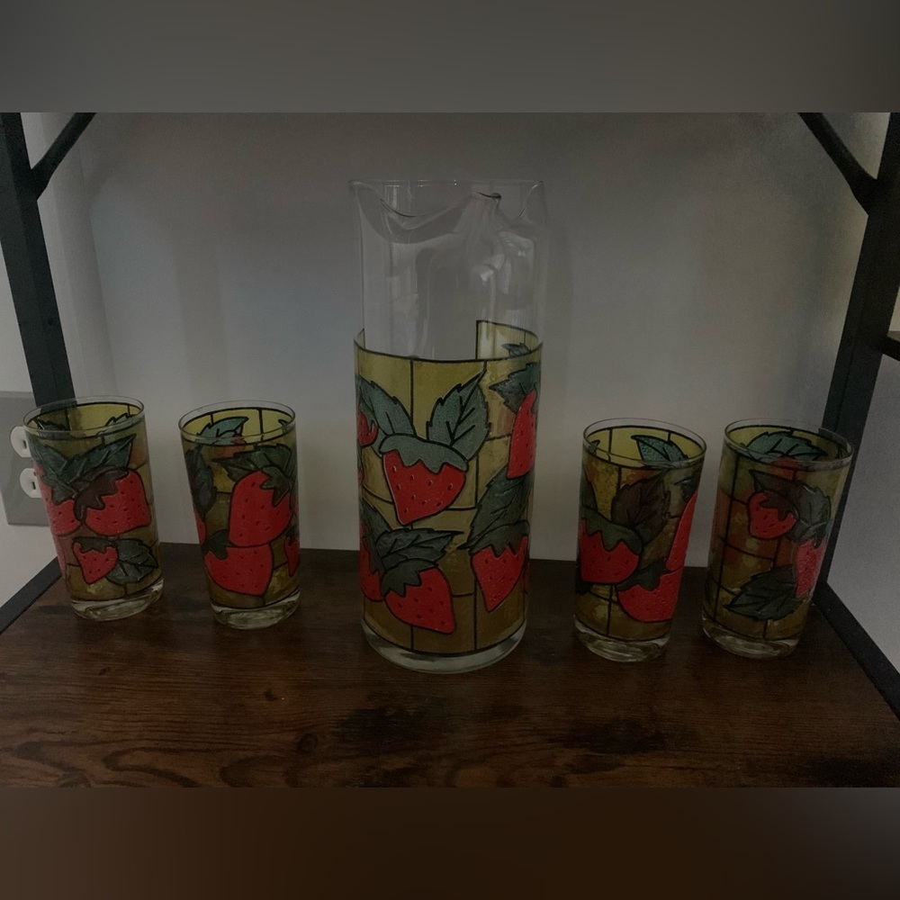 Strawberry glasses set